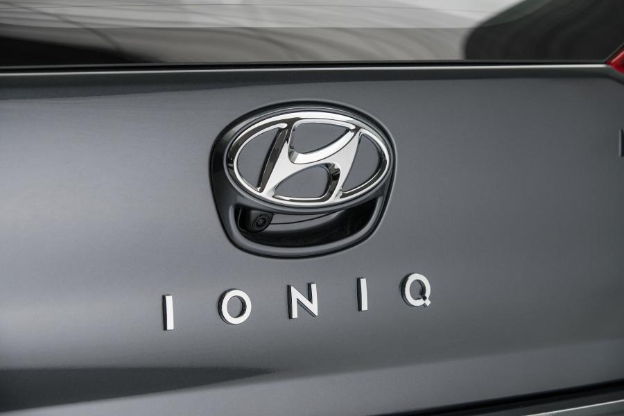 Логотип Hyundai IONIQ hybrid (AE) 2016 года  (NA) (фото 7 из 29)